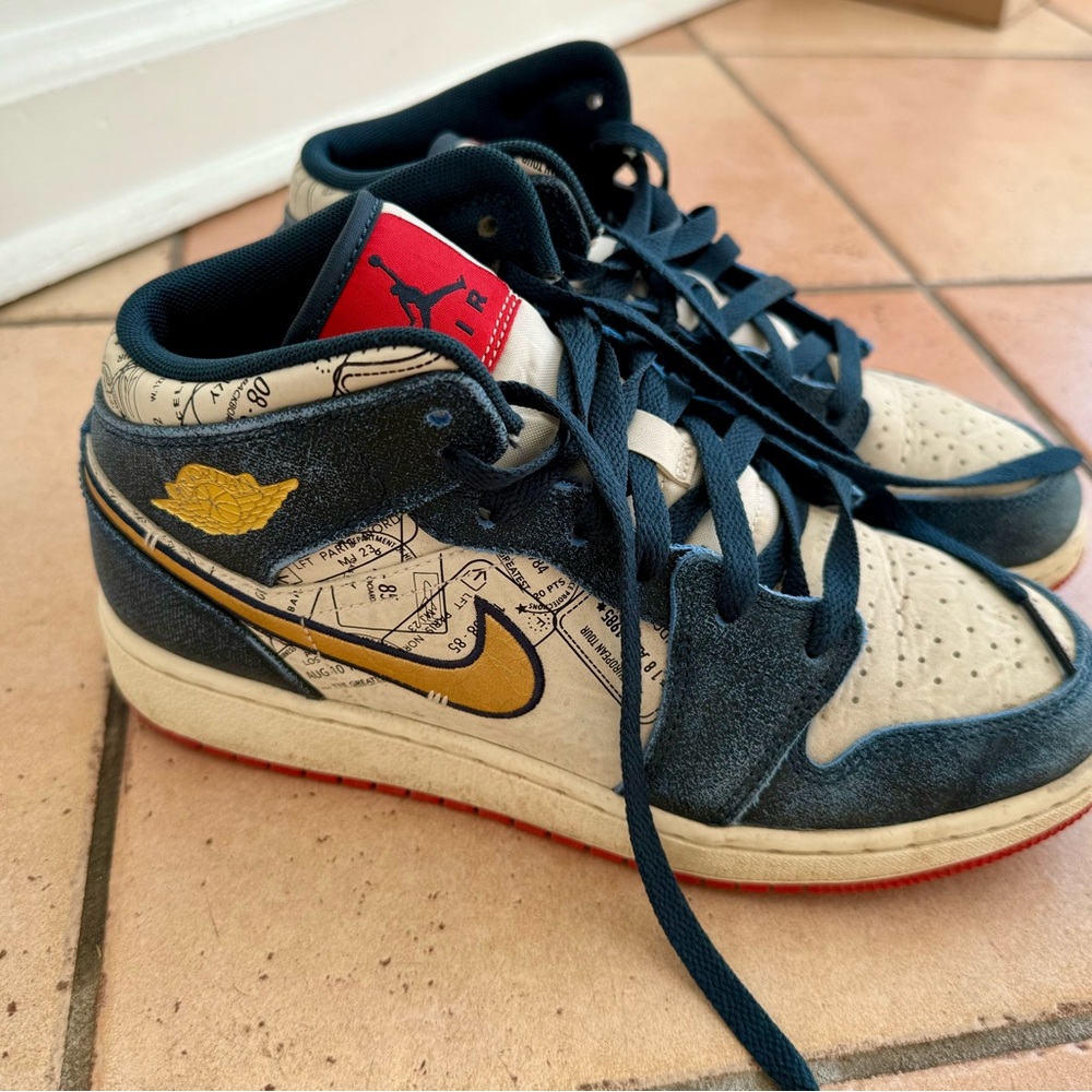 Nike Air Jordan Mid 1 SE